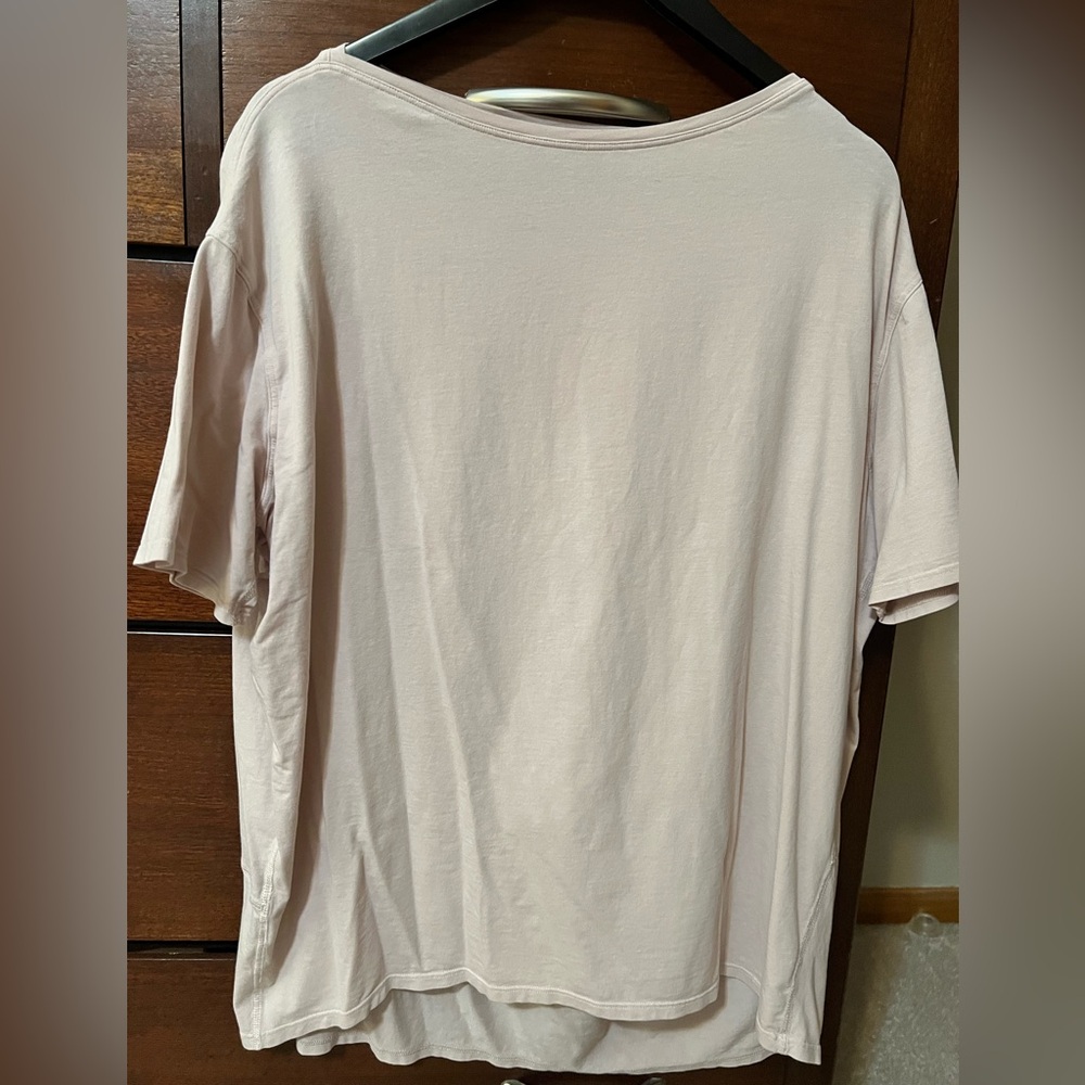 Lululemon T-Shirt